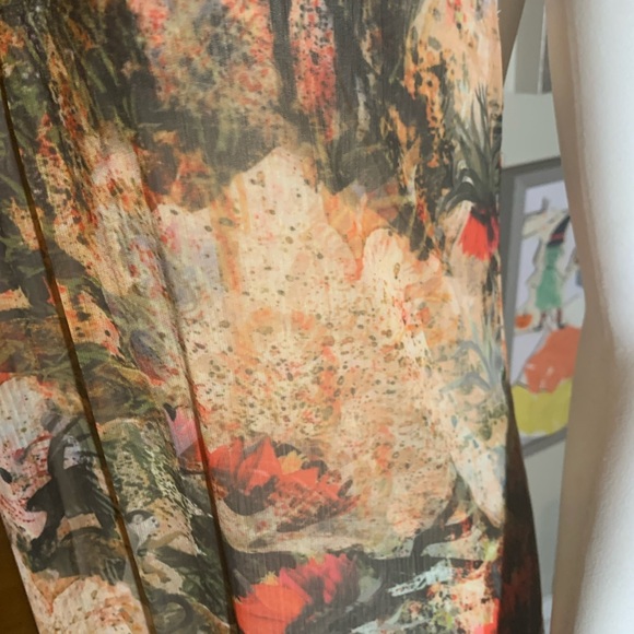 Alice + Olivia gorgeous gown. Unique beading at the top. The colors are fab! Am - Picture 13 of 15